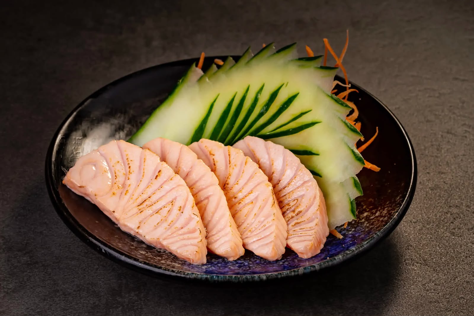SASHIMI SALMÃO MASSARICADO