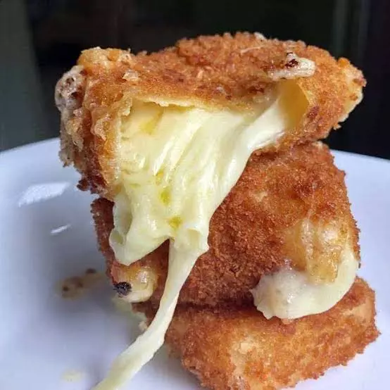 QUEIJO EMPANADO